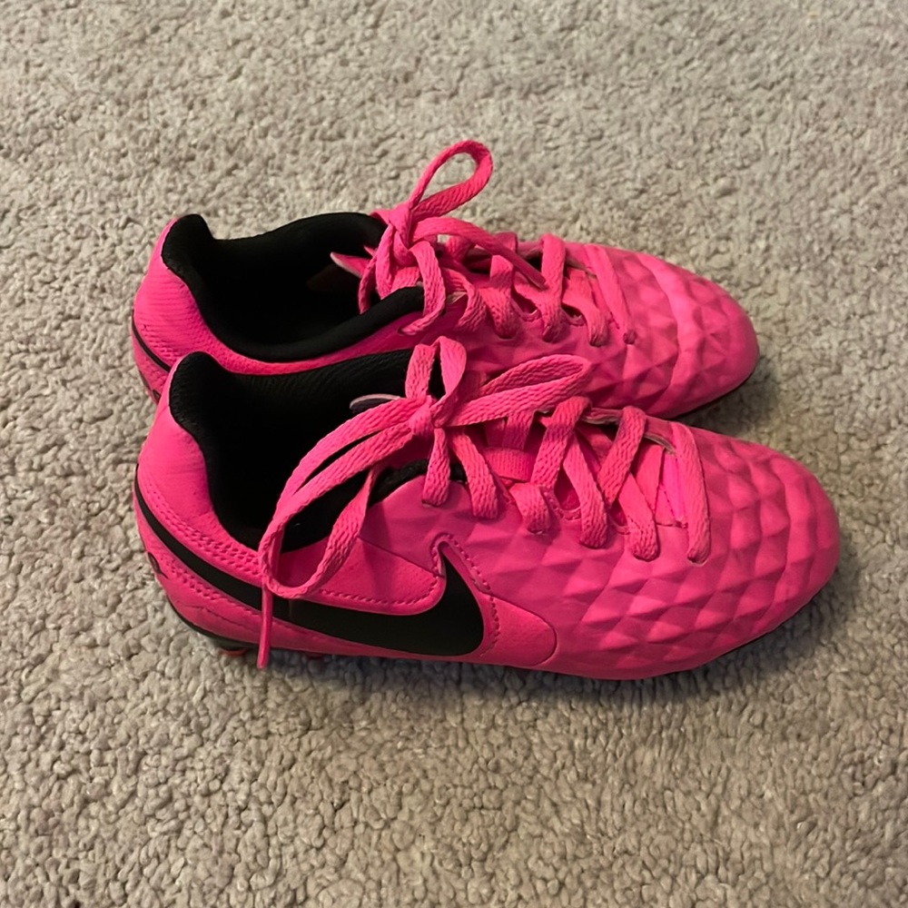 Nike tempo soccer cleat